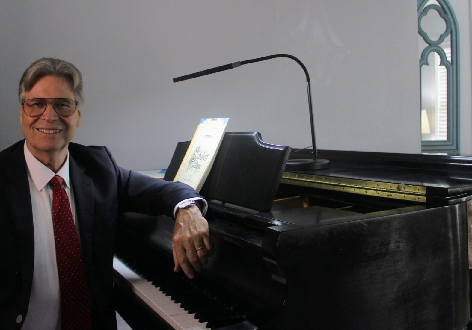 JTW at piano suit-1f894f3